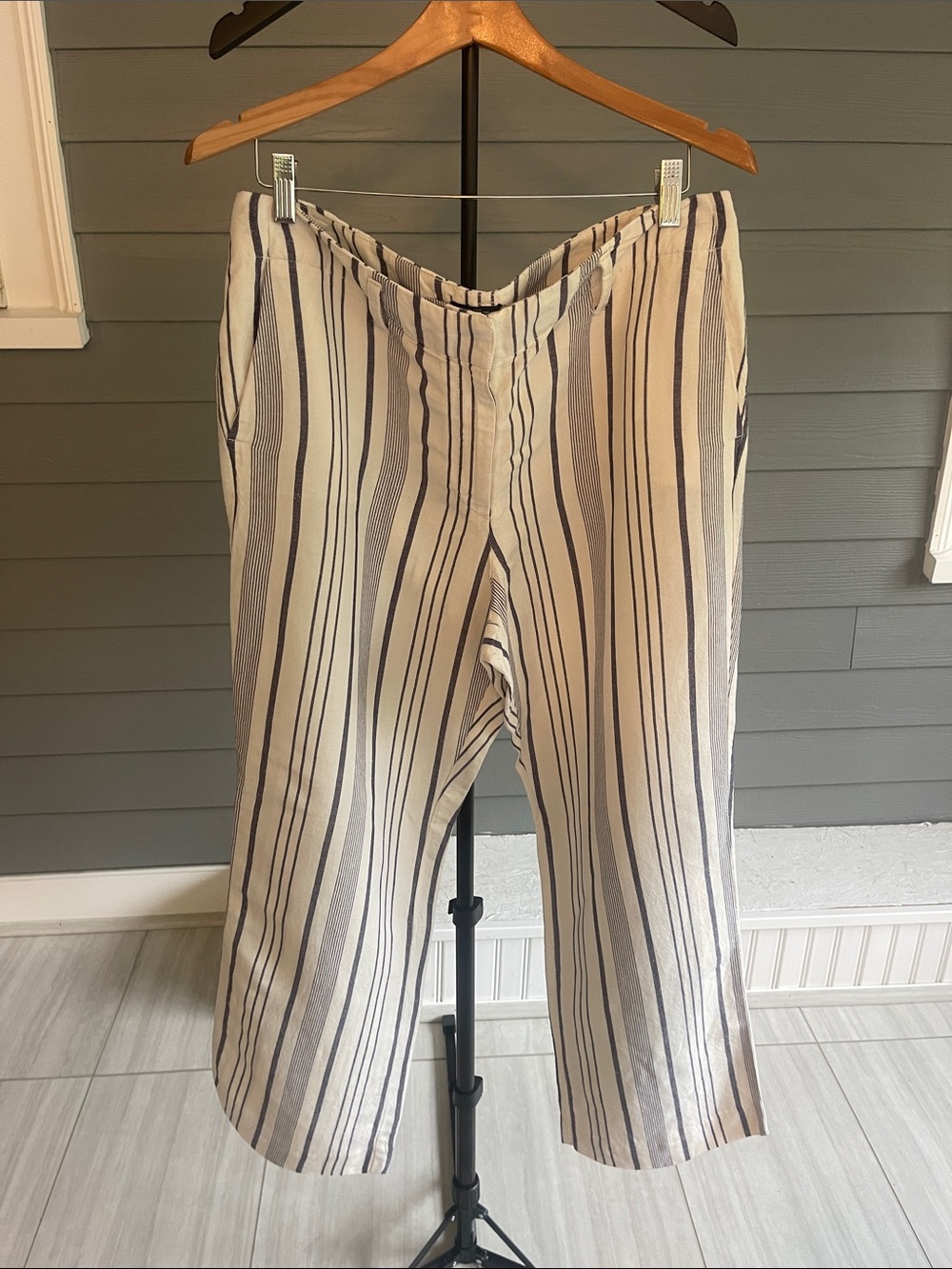 LOFT Petites White Pants with Navy Vertical Stripes Size 12P